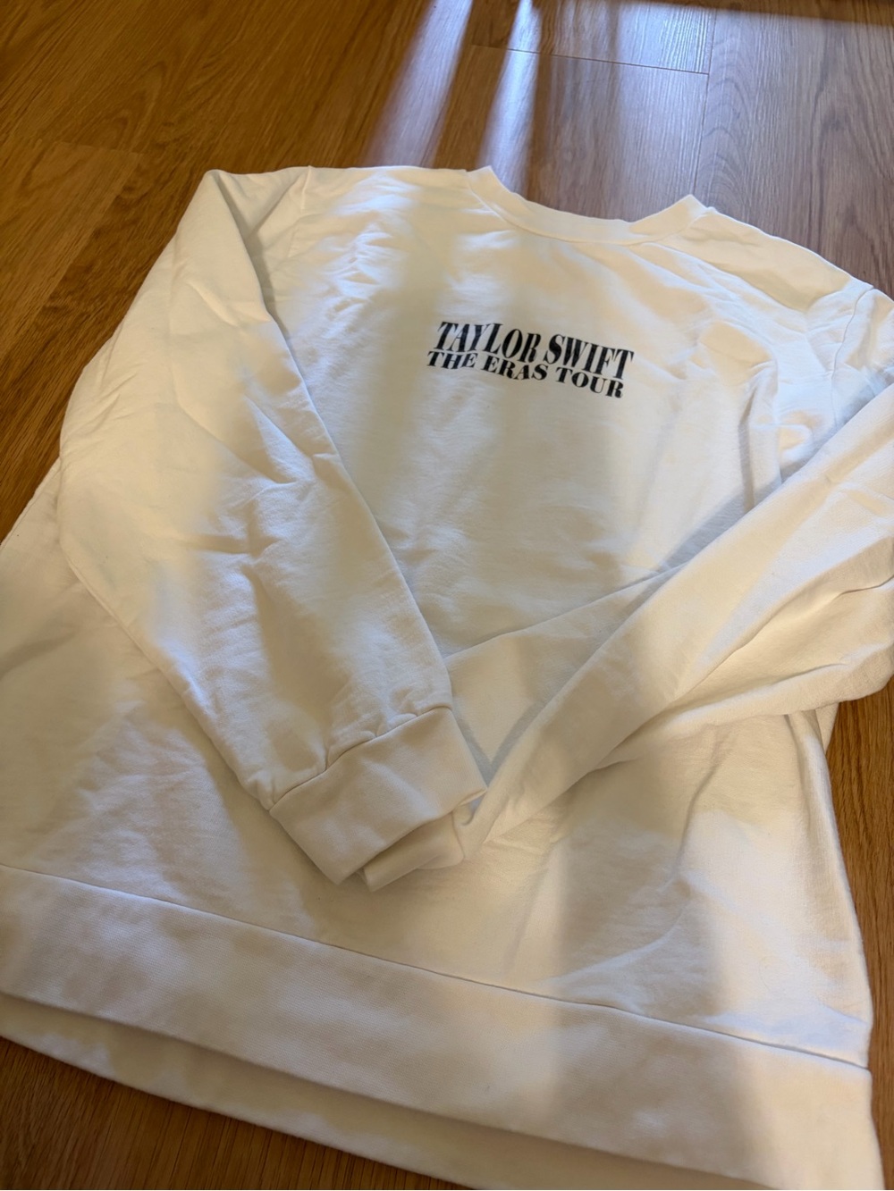 Official Taylor Swift White 'The Eras Tour' Pullover Sweatshirt - size XL